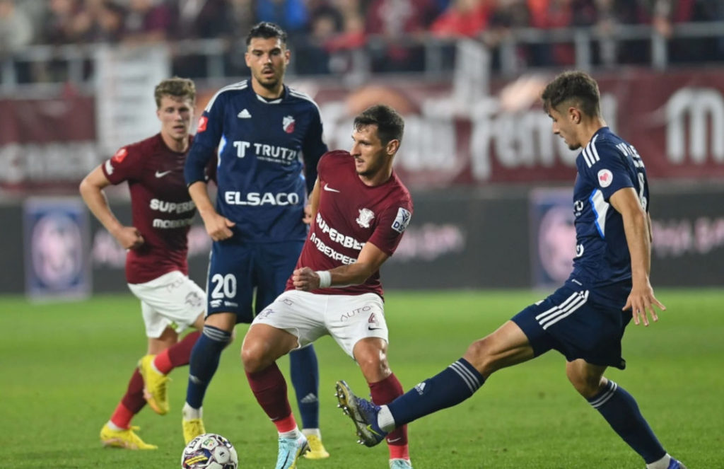 Romania Liga 1 - Rapid Bucharest v Universitatea Craiovia; two players from each team playing for the ball, in action