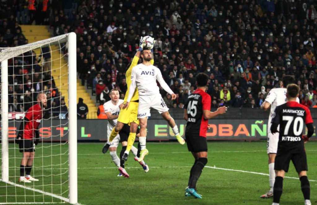 Turkey Super Lig - Gazientep v Fenerbahce; players in front of a goal, jumping into the air, the goalkeeper catching the ball above the head of his opponent